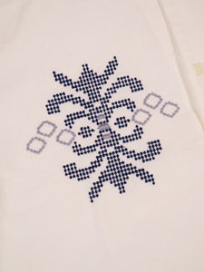 Wax London Didcot Shirt in Ecru/Blue in Crest Motif